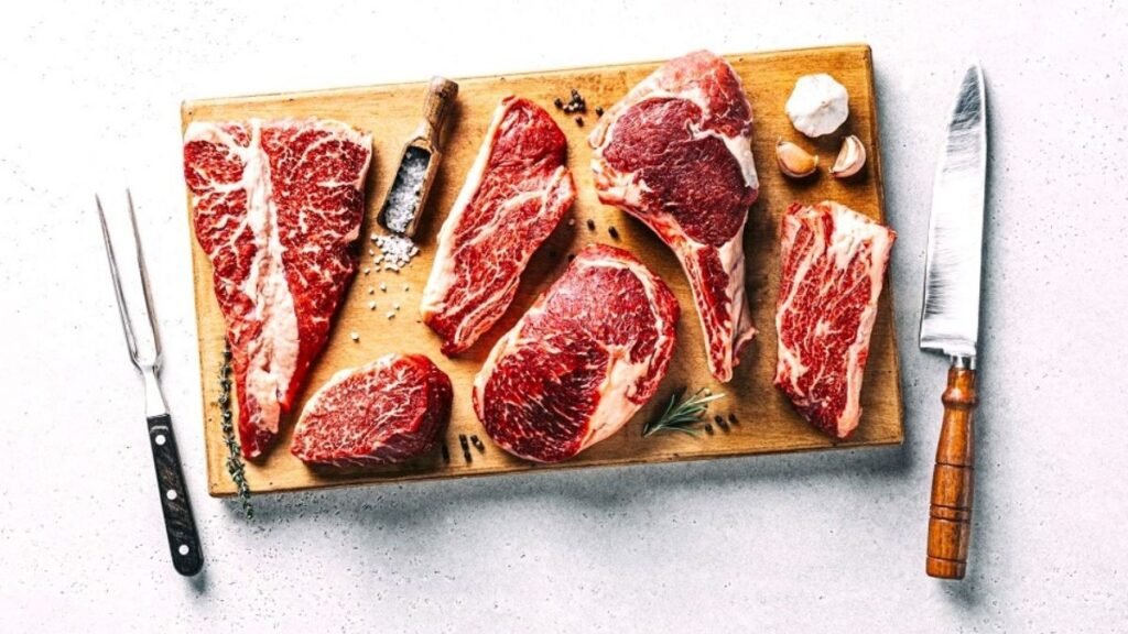 Studio: chi mangia carne ha più possibilità di arrivare a 100 anni, ma c’è un dettaglio decisivo 